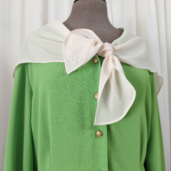 Vintage 1980s Lime Green Blouse with white Sailor Collar - Picture 4 of 8
